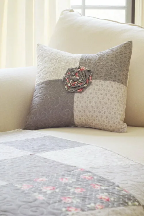 Bella Rose Quilt Pattern & Pillow Pattern - Image 3