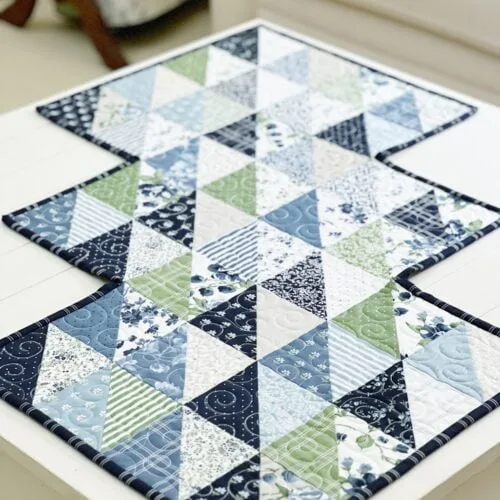 Table Runner Pattern Charming Waves picture