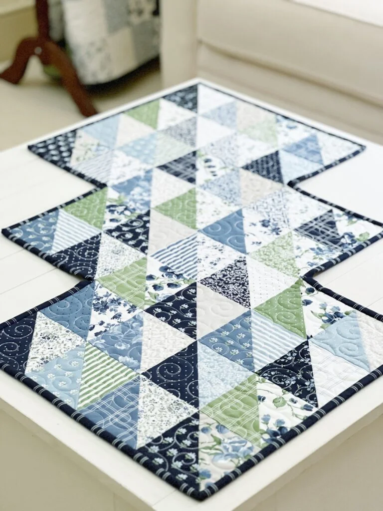 Table Runner Pattern Charming Waves picture